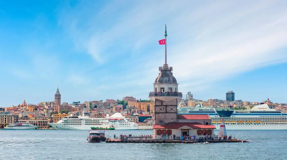 Iconic Landmarks to See on a Winter Boat Tour