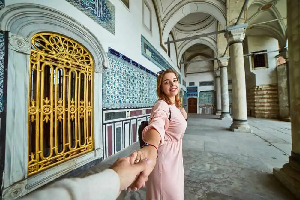 The Role of a Top-Notch Tour Guide in Istanbul